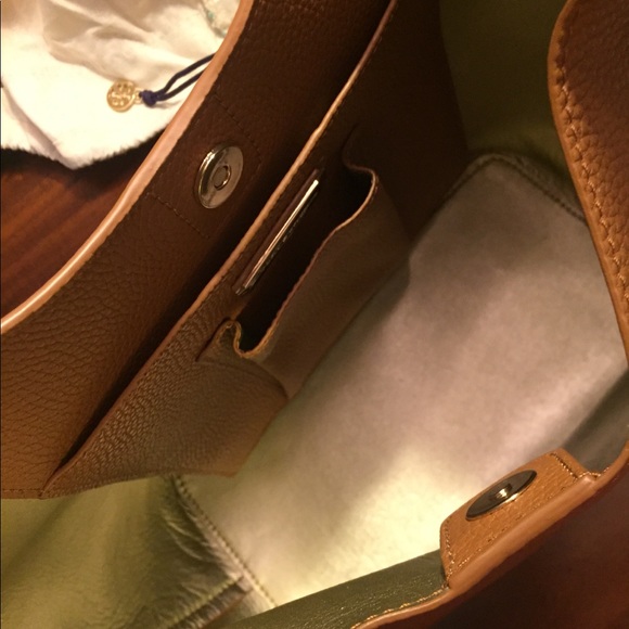 Tory Burch Perry Hobo - Picture 4 of 6